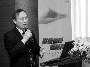 图为同济大学附属上海市肺科医院肿瘤科行政主任、肺癌免疫研究室主任周彩存教授在媒体解读会上发言。